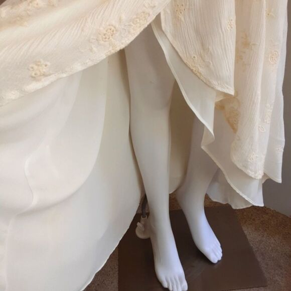 CHELSEA & VIOLET Embroidered Ivory Floral Wrap Hi-low Dress Sz. Large - Picture 7 of 12